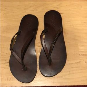 American Eagle flip flops